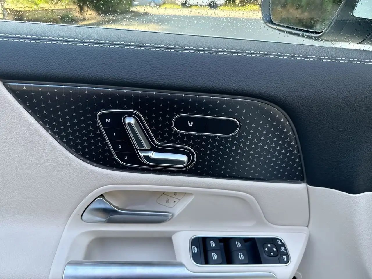 Mercedes-Benz GLA снимка Mercedes-Benz GLA