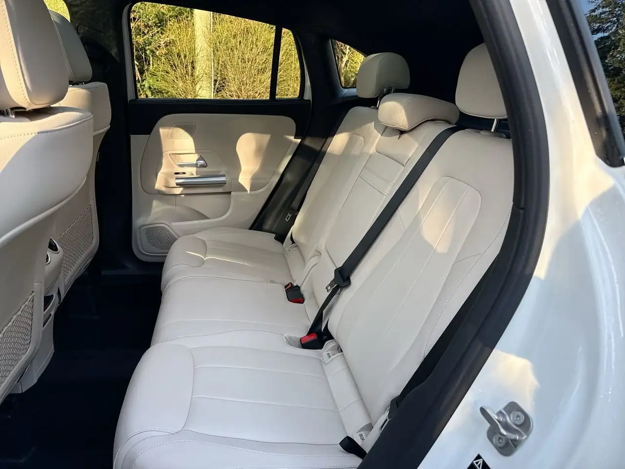 Mercedes-Benz GLA снимка Mercedes-Benz GLA