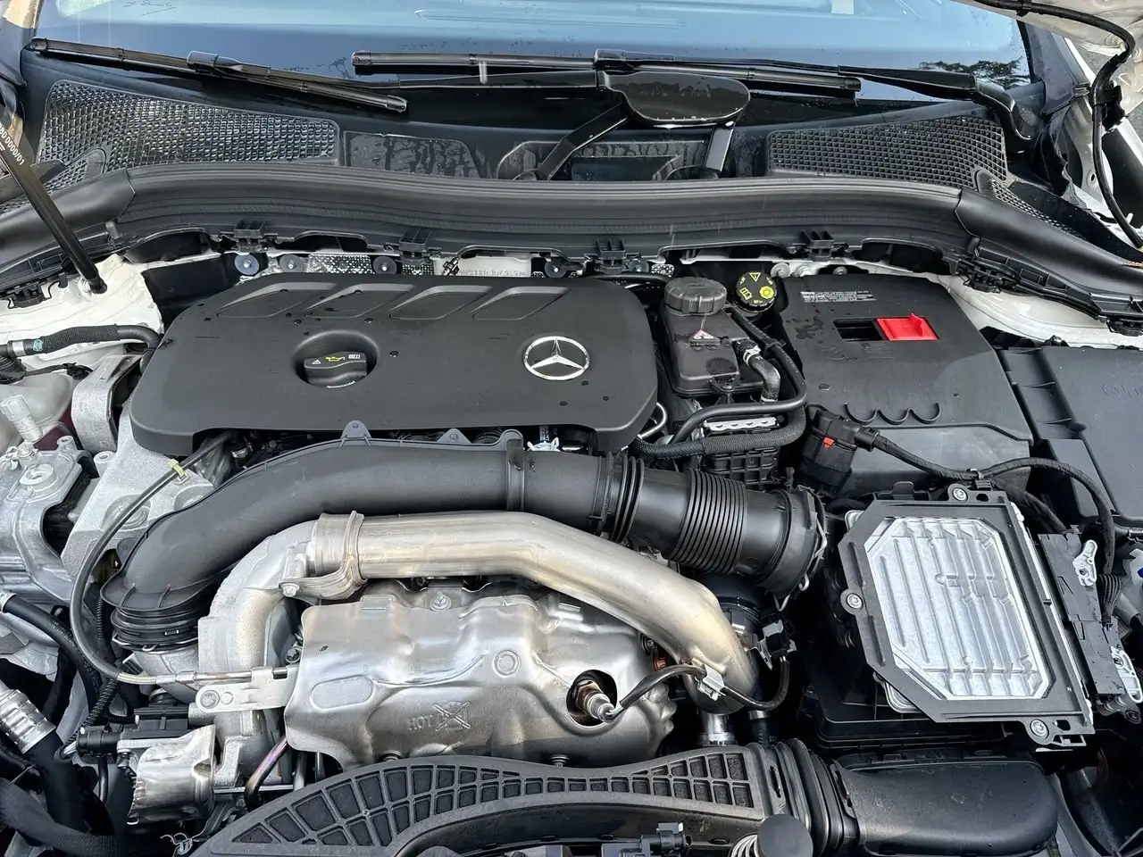 Mercedes-Benz GLA снимка Mercedes-Benz GLA