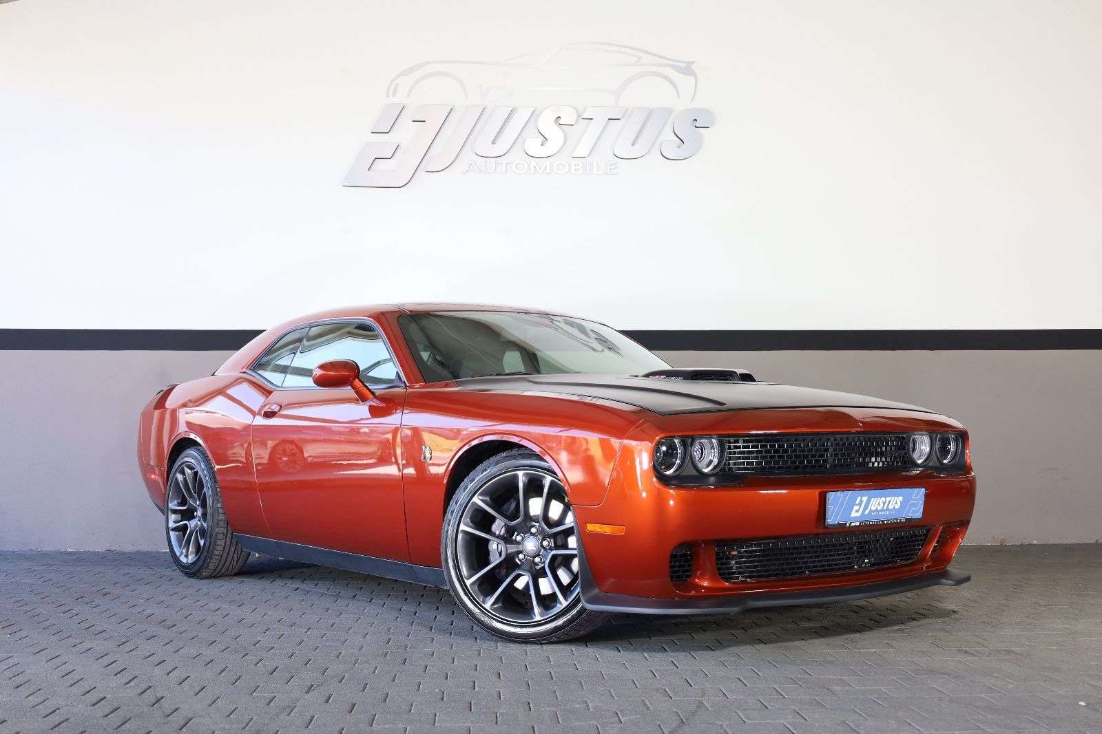 Second hand Dodge Challenger 6.4