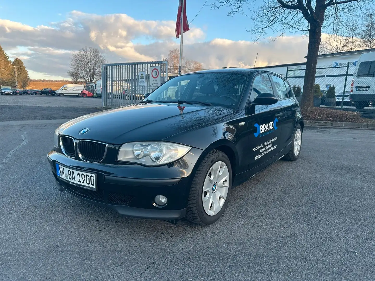BMW 118 d Lim*8Fach+ServiceNeu*WERKSTATTWAGEN* Schwarz - 2