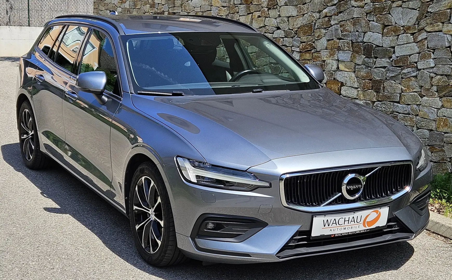 Volvo V60 *****RESERVIERT*****D3 AWD Aut.*el. AHK* Grijs - 1