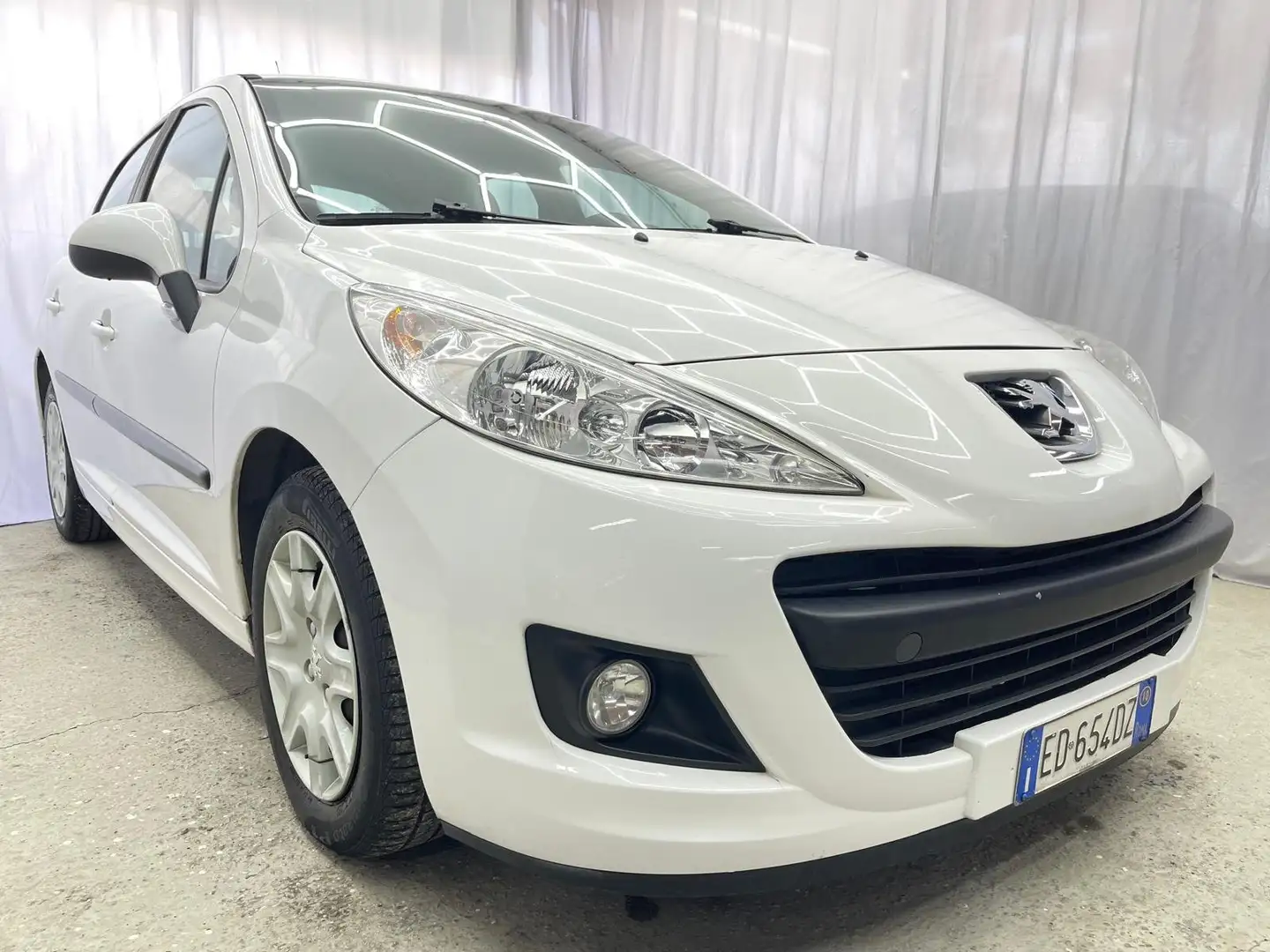 Peugeot 207 5p 1.4 hdi X-Line FINANZIABILE SENZA BUSTA Bianco - 2