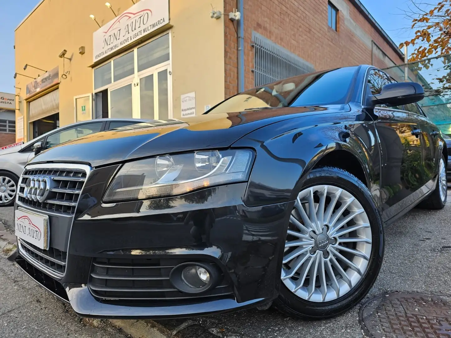 Audi A4 2.0 TDI 120cv Advanced*Euro5*Unipro* Noir - 1