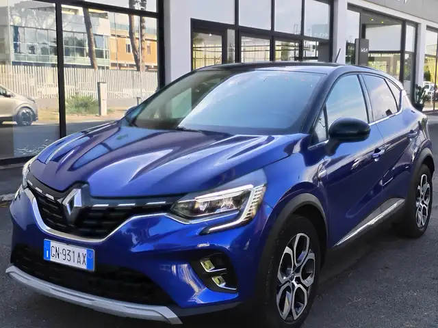 2021 Renault Captur in Blue for sale