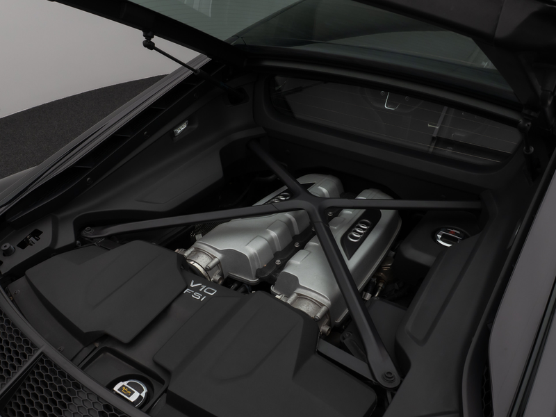 Audi R8 Coupe 5.2 FSI quattro B&O Kamera — photo 15