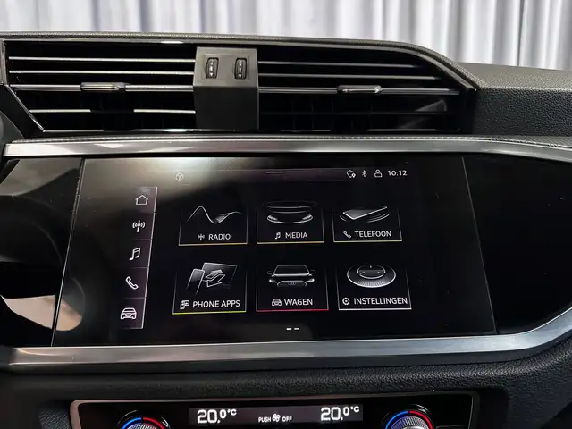 Audi Q3 view 14