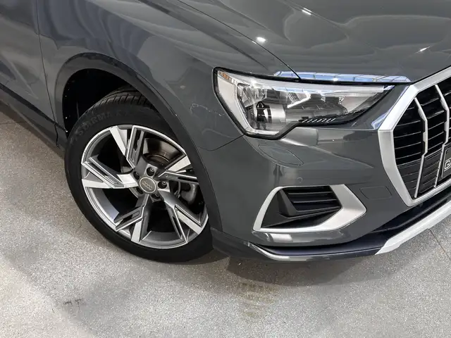 Audi Q3 view 7