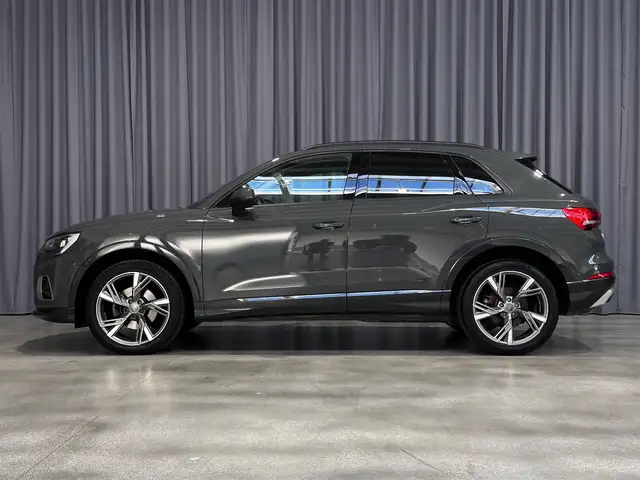 Audi Q3 view 2