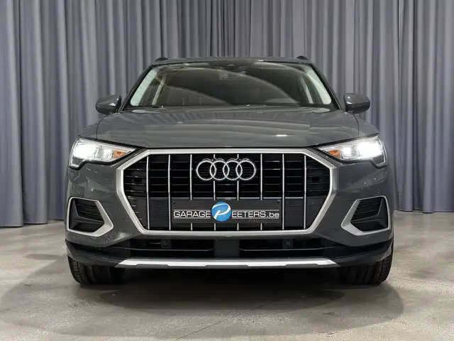 Audi Q3 view 4