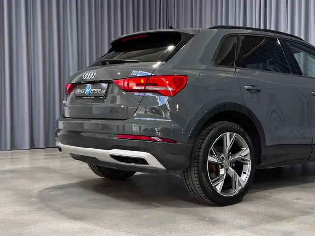 Audi Q3 view 9