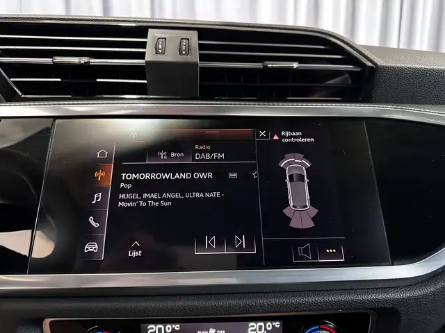 Audi Q3 view 15