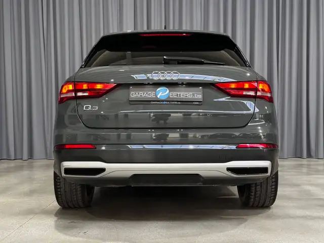 Audi Q3 view 5
