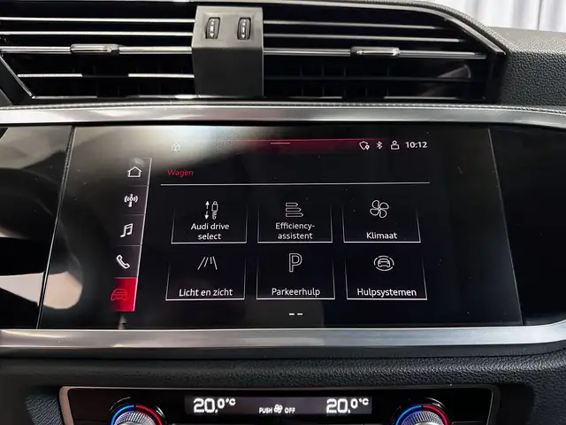 Audi Q3 view 13