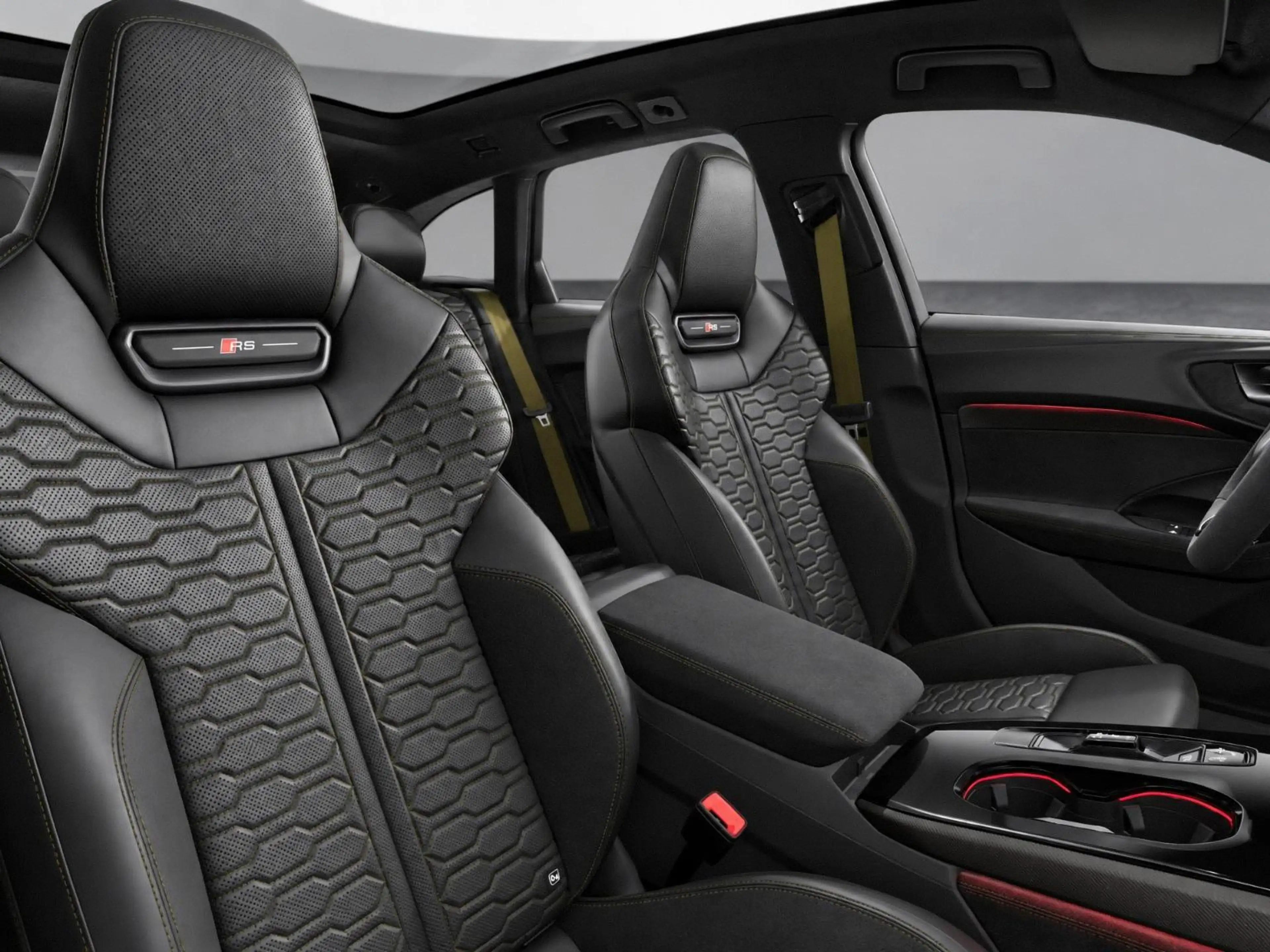 Audi RS5 A5 Avant e-hybrid quattro 639 PK · Audi sportpakke — photo 4
