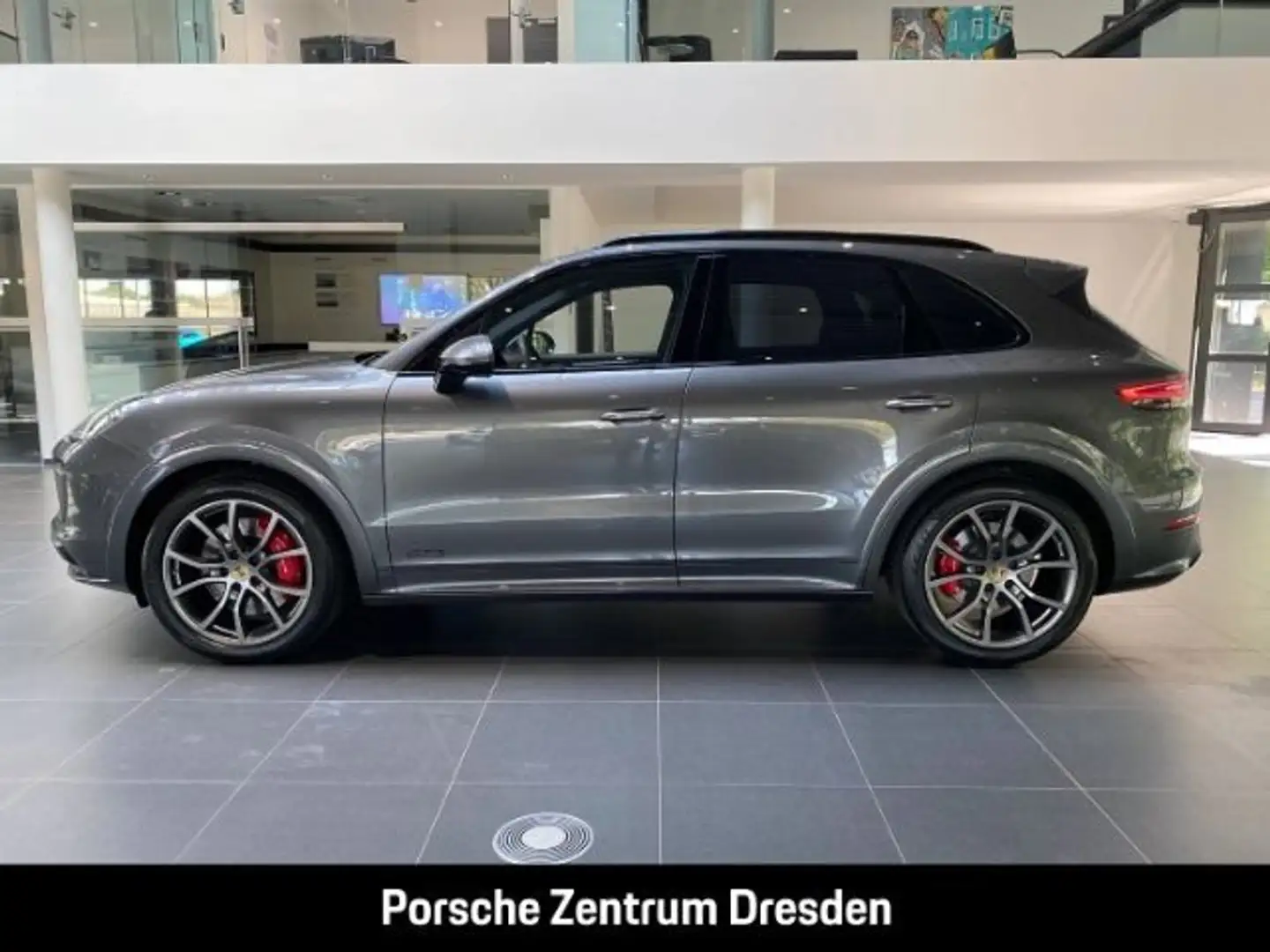 Porsche Cayenne GTS Pano*SH v+h*Chrono*Head*AHK*Bose Grau - 2