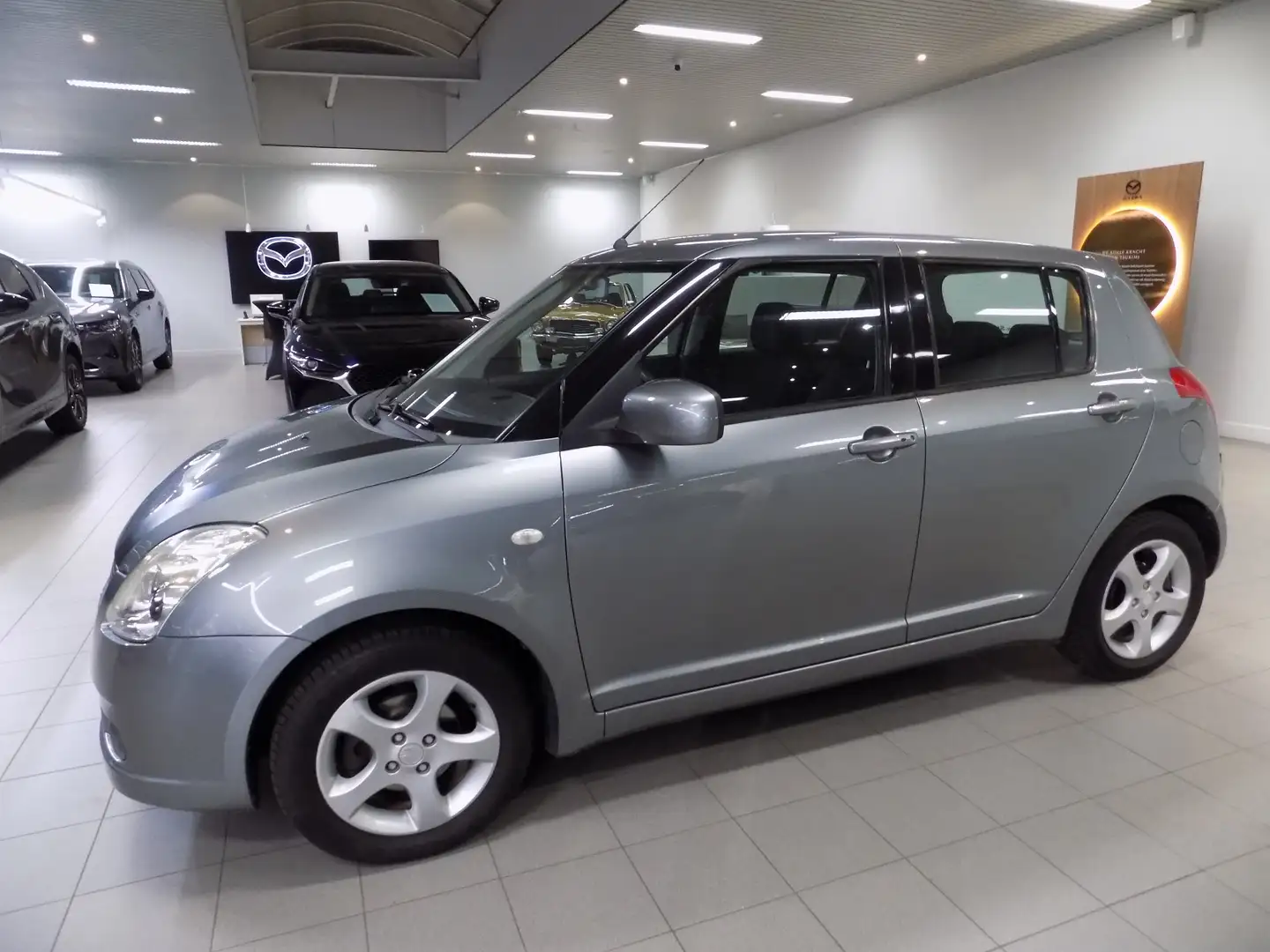 Suzuki Swift Swift 1.3 Comfort Gris - 2