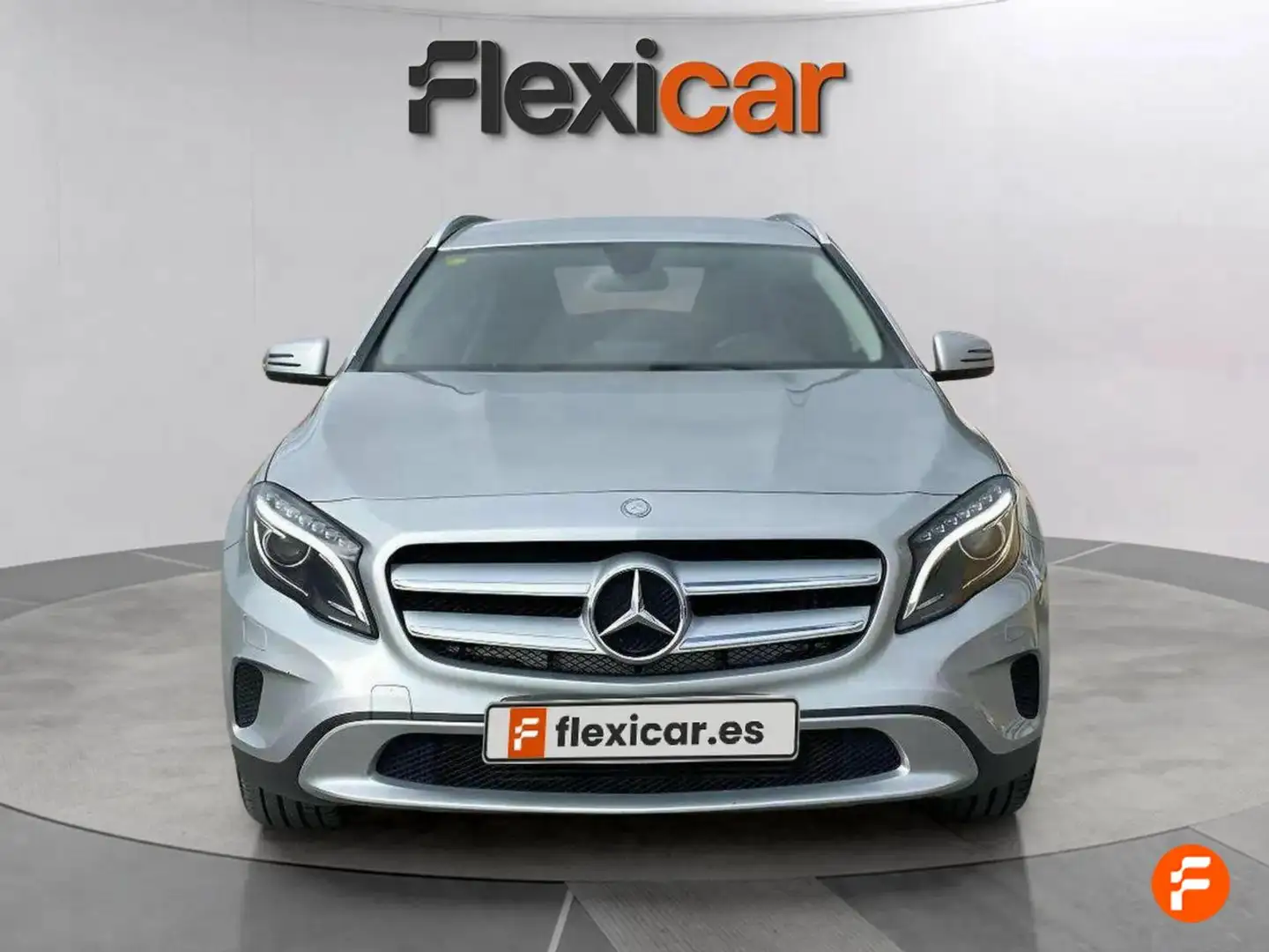 Mercedes-Benz GLA 180 Urban Gris - 2