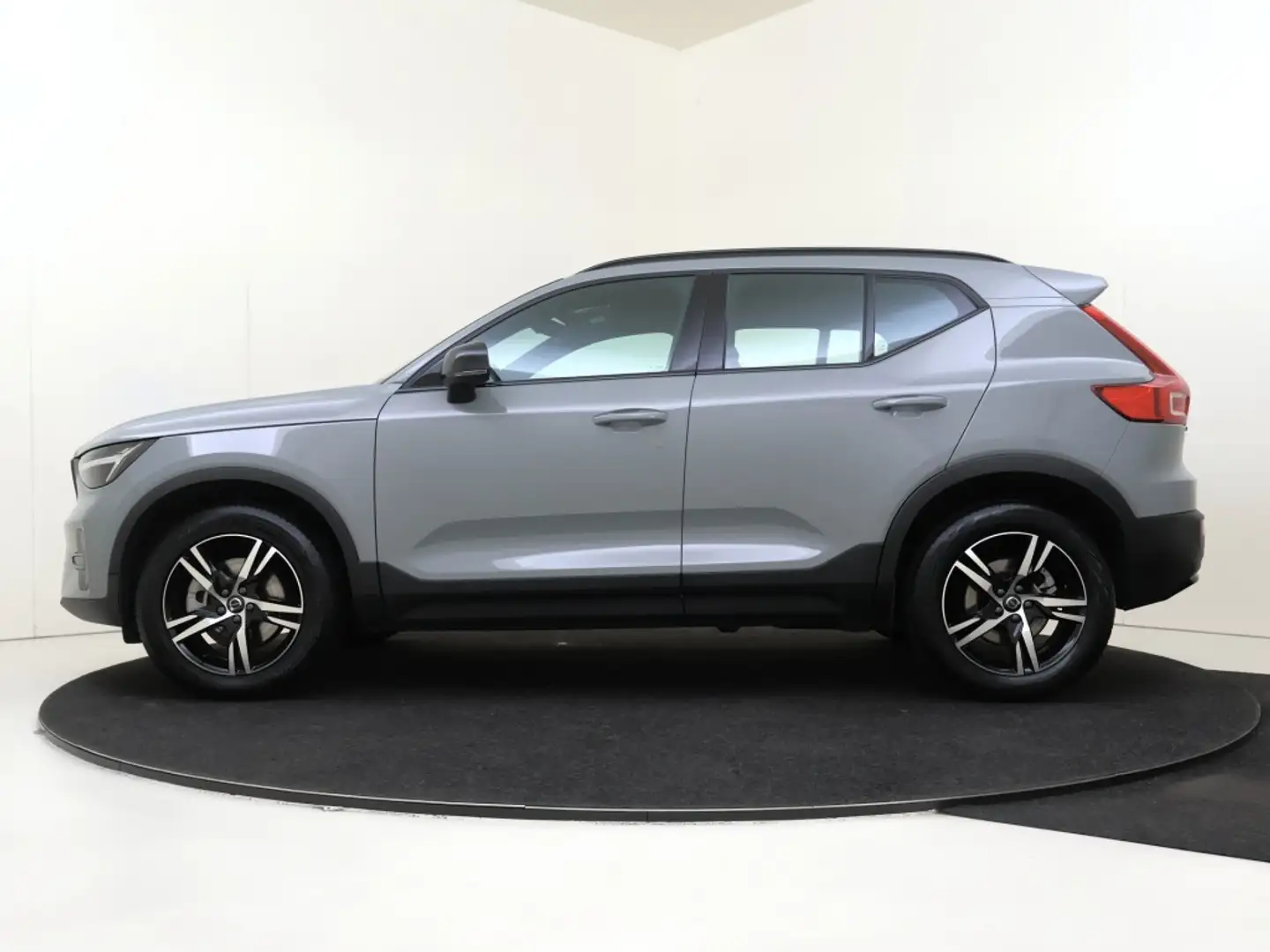 Volvo XC40 B4 Plus Dark | Trekhaak | H&K Audio | Memory Gris - 2