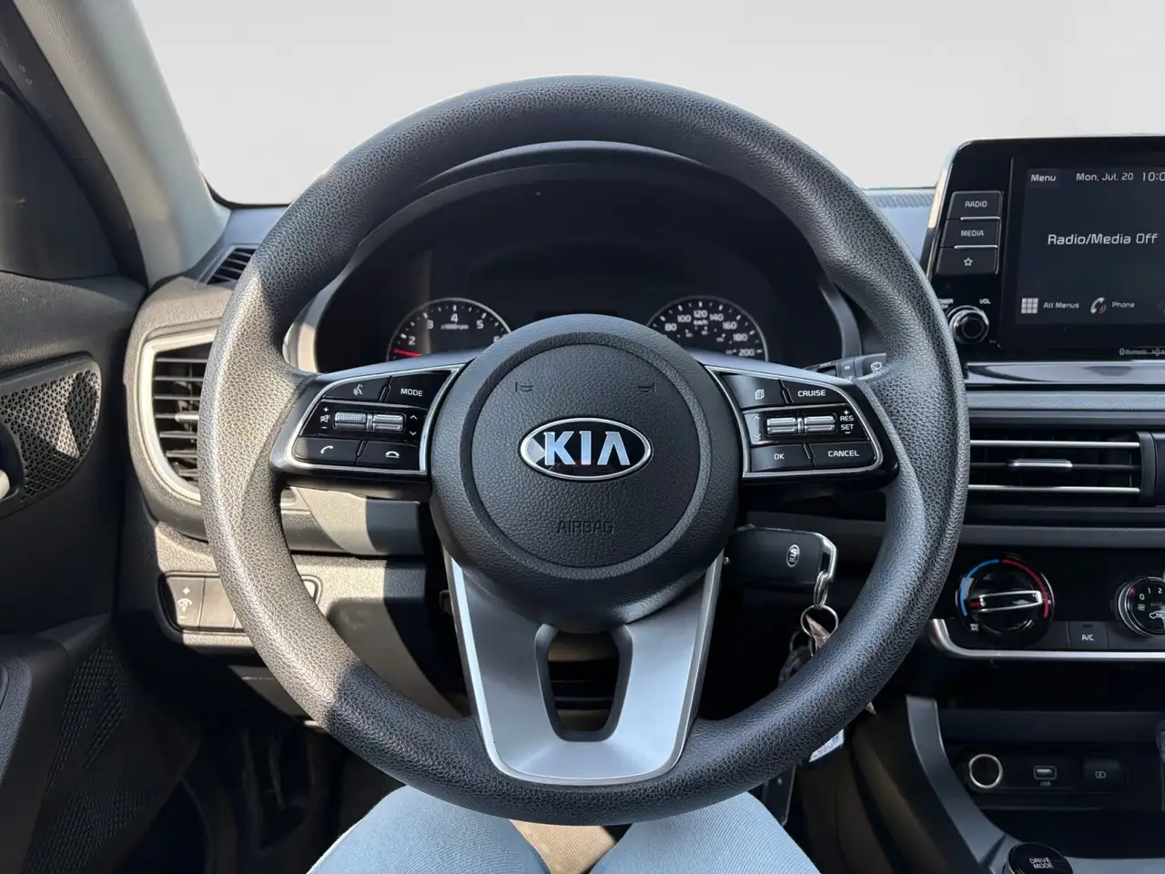 Kia Seltos photo Kia Seltos