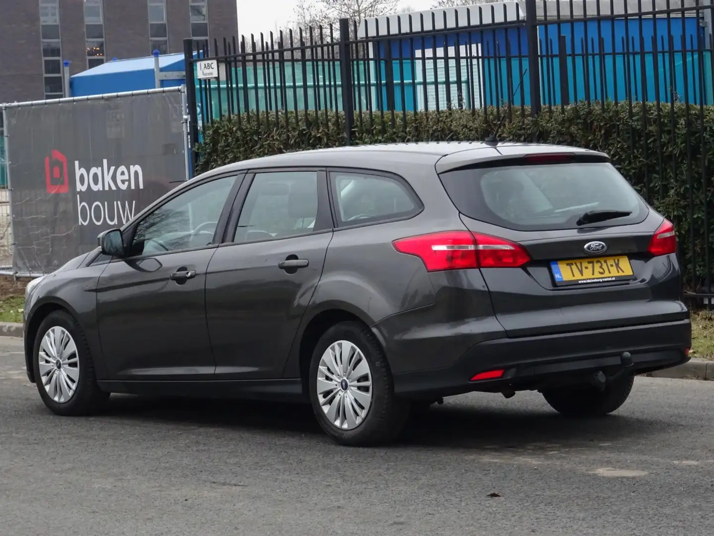 Ford Focus Wagon 1.0 Titanium Edition NAVI/AC/CRUISE/PDC Grau - 2