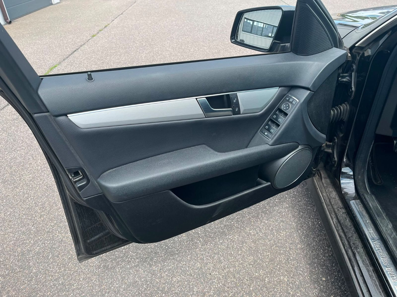 Mercedes-Benz C 180 AMG*AHK*Xenon*Navi*PDC* — photo 7
