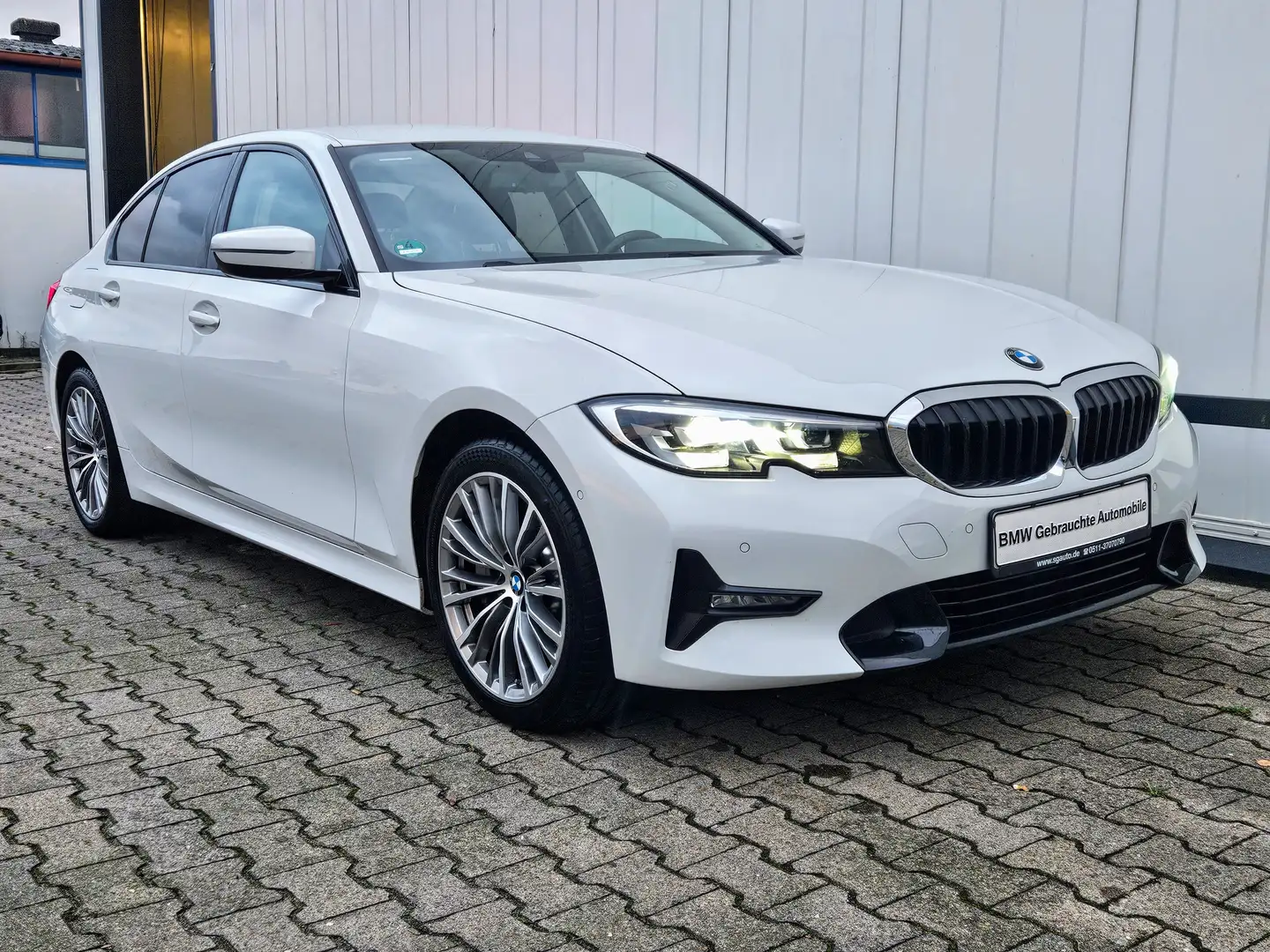 BMW 330 e*LCProf*SPORT LINE*KAMERA*KEYLESS* Weiß - 2