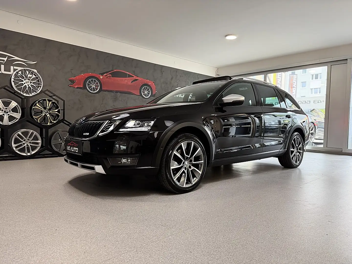 Skoda Octavia SCOUT 2.0 TDI 4x4 DSG *PANO*AHK*RFK*WENIG KM Schwarz - 1