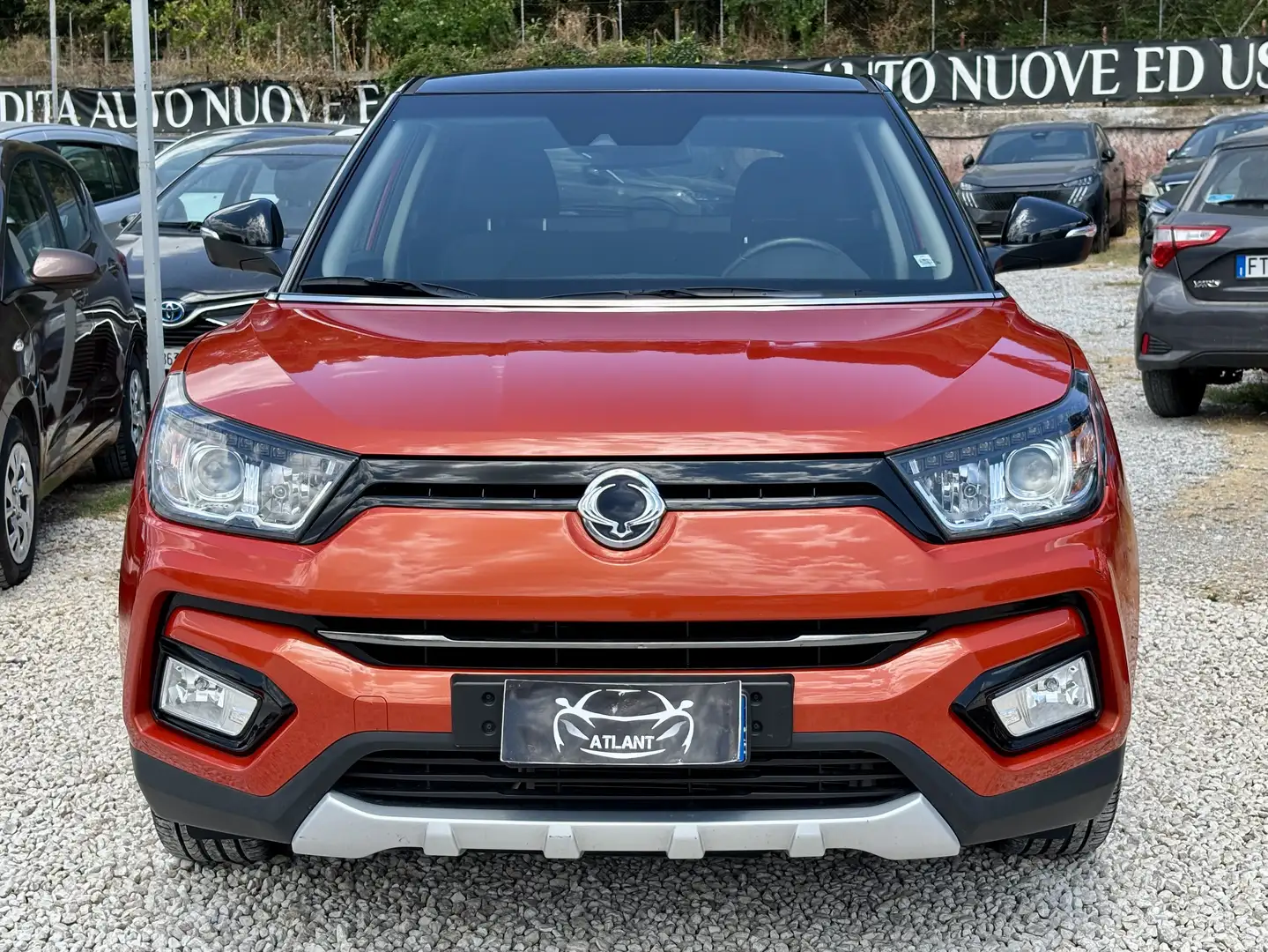 SsangYong Tivoli 1.6 2WD Icon Arancione - 2