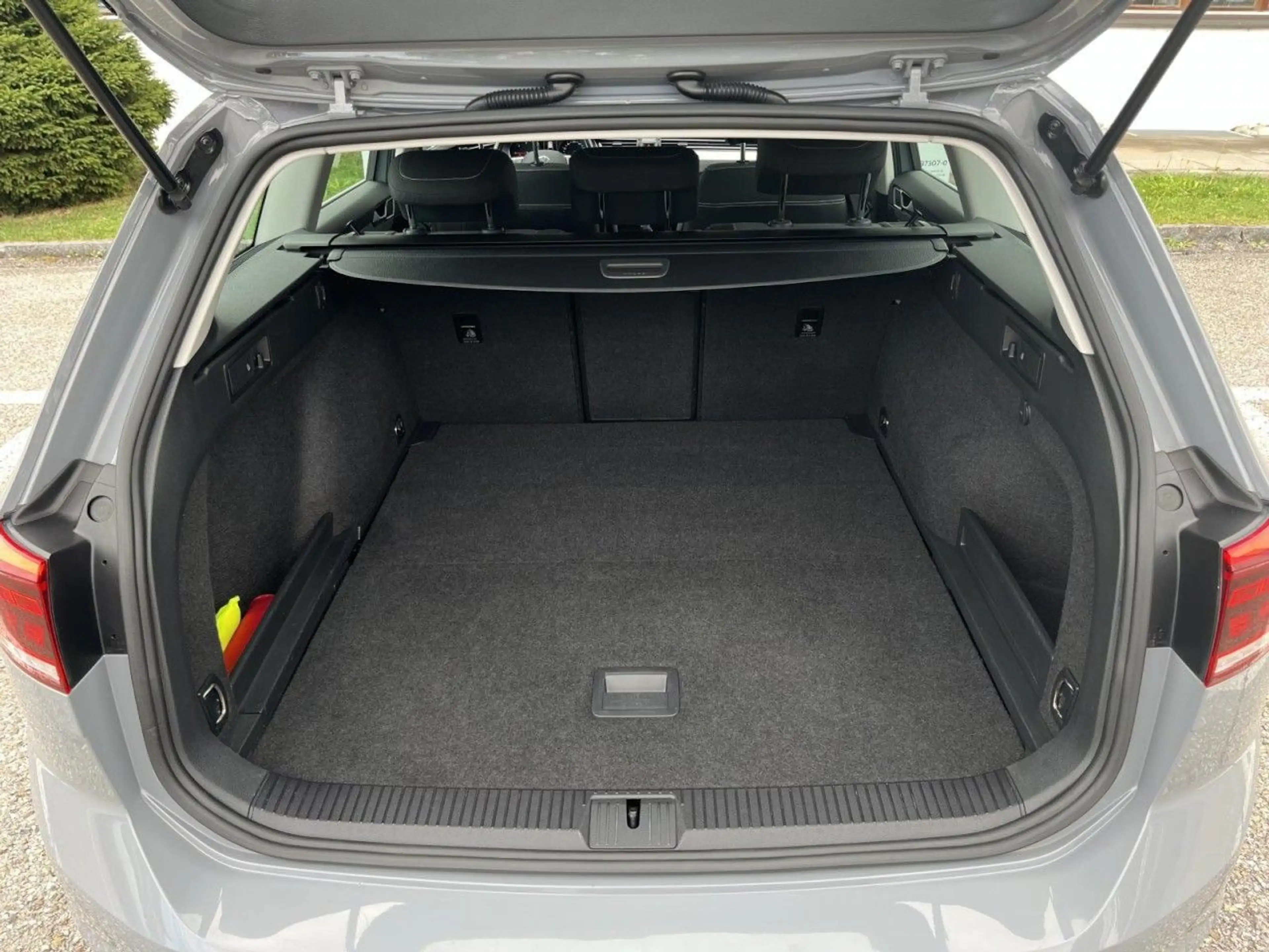 Volkswagen Passat Variant 2,0 TDI Business (LED+Navi+RearVi — photo 8