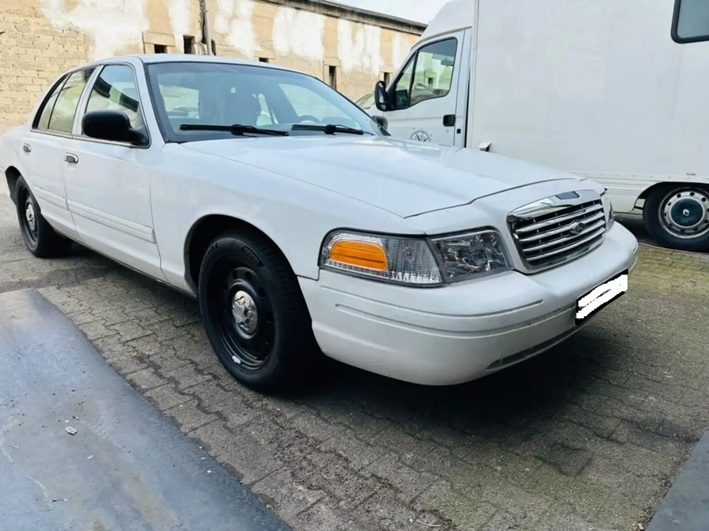 Ford Mustang Crown Victoria facelift Blanc - 1