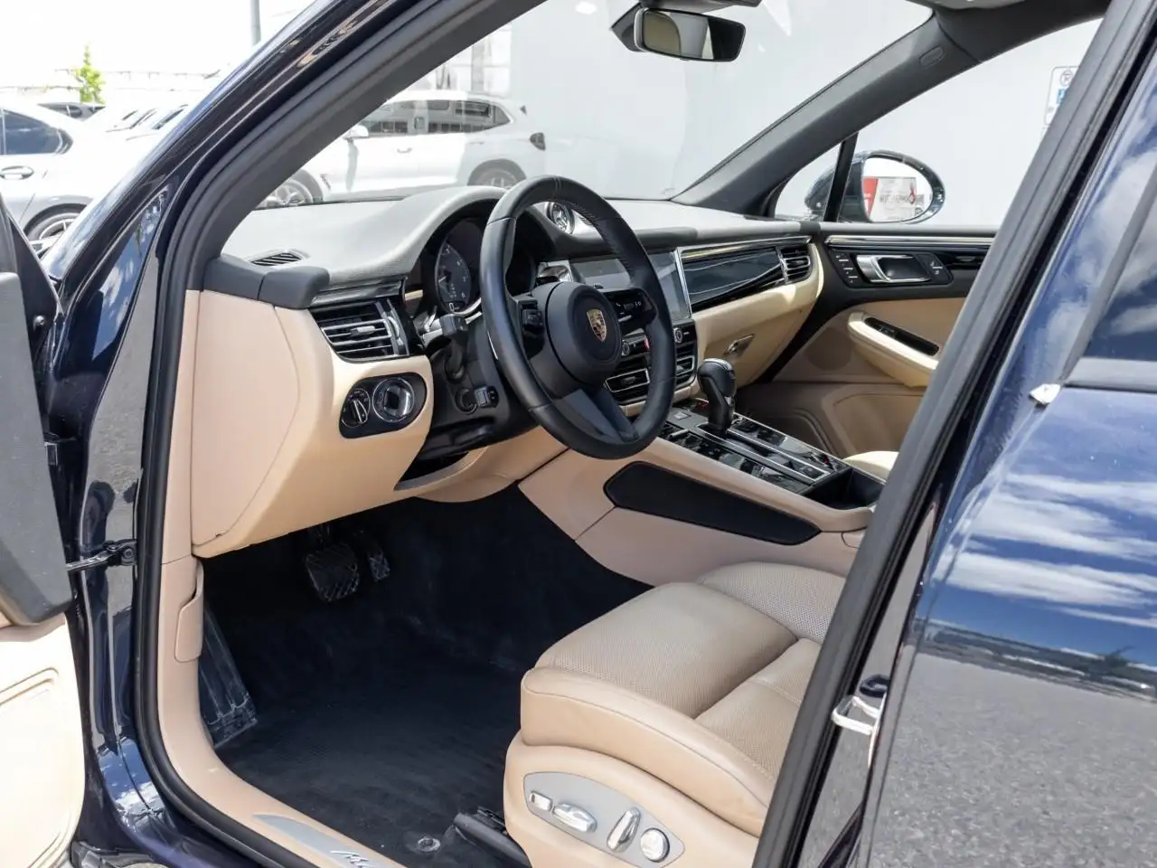 Porsche Macan photo Porsche Macan