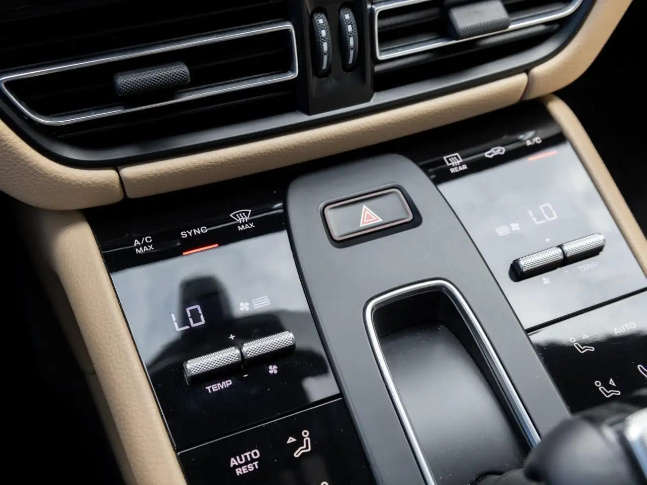 Porsche Macan photo Porsche Macan