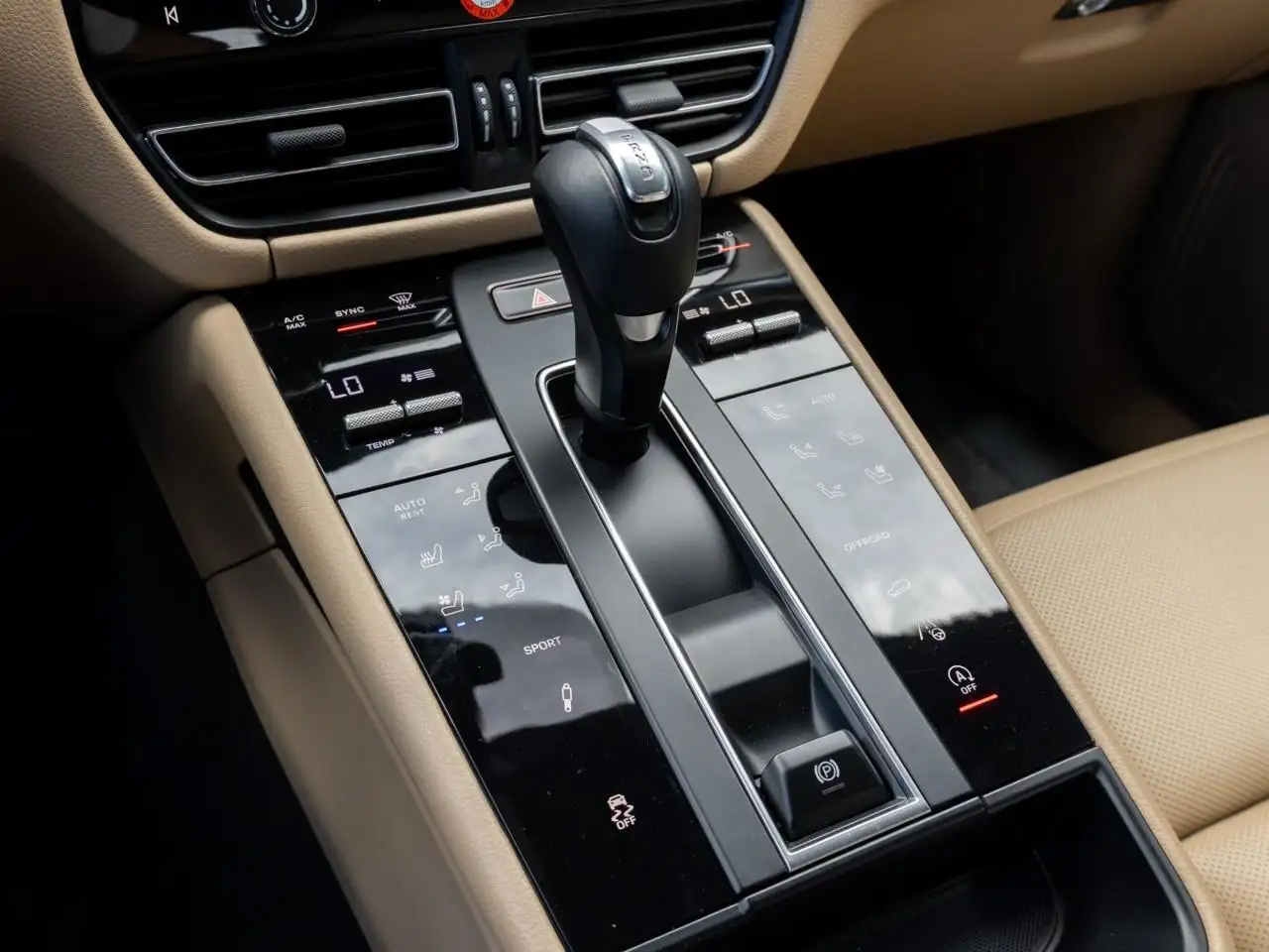 Porsche Macan photo Porsche Macan