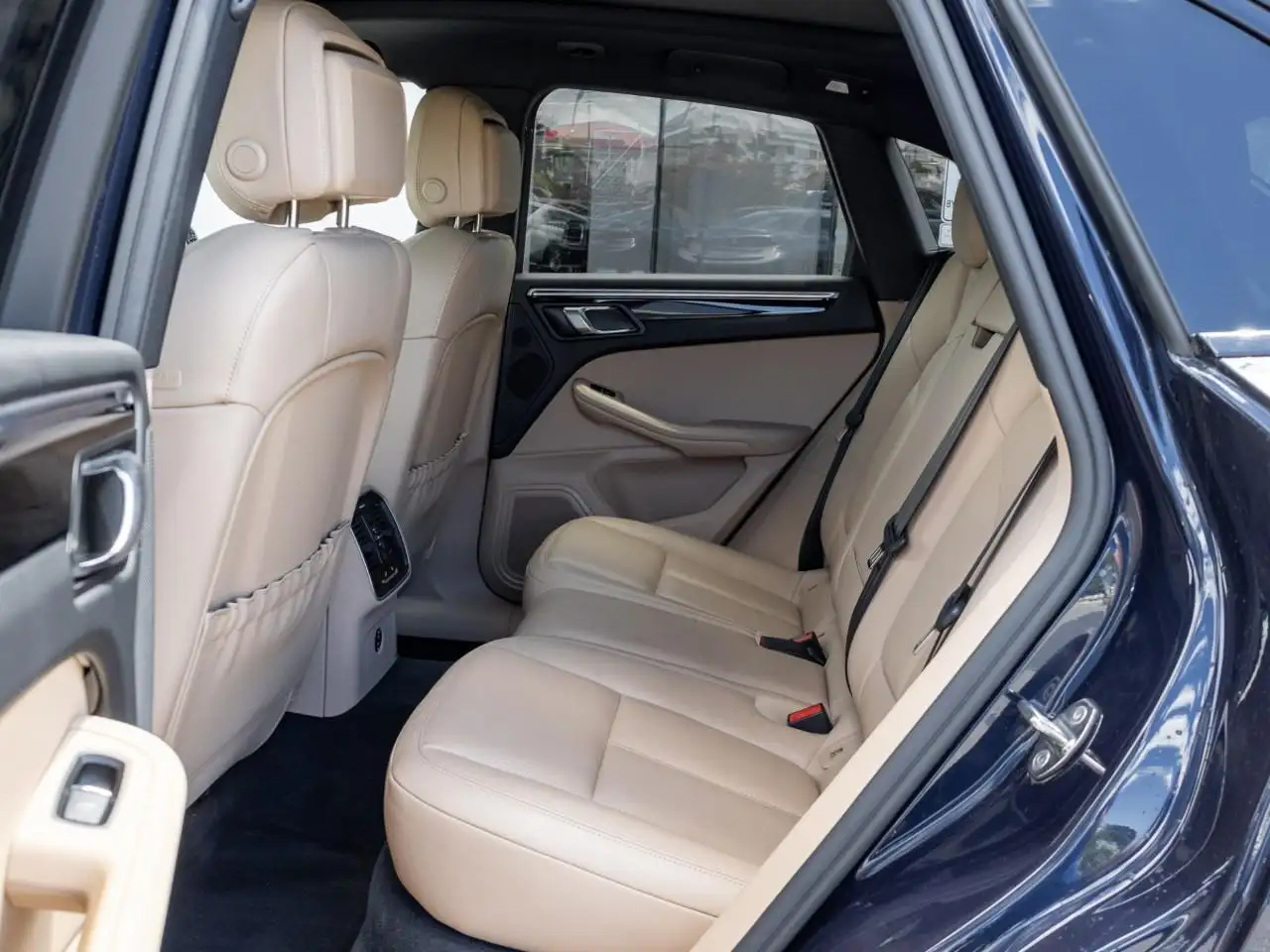 Porsche Macan photo Porsche Macan