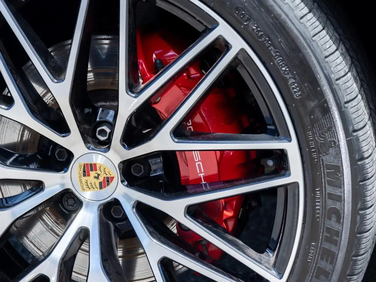 Porsche Macan photo Porsche Macan