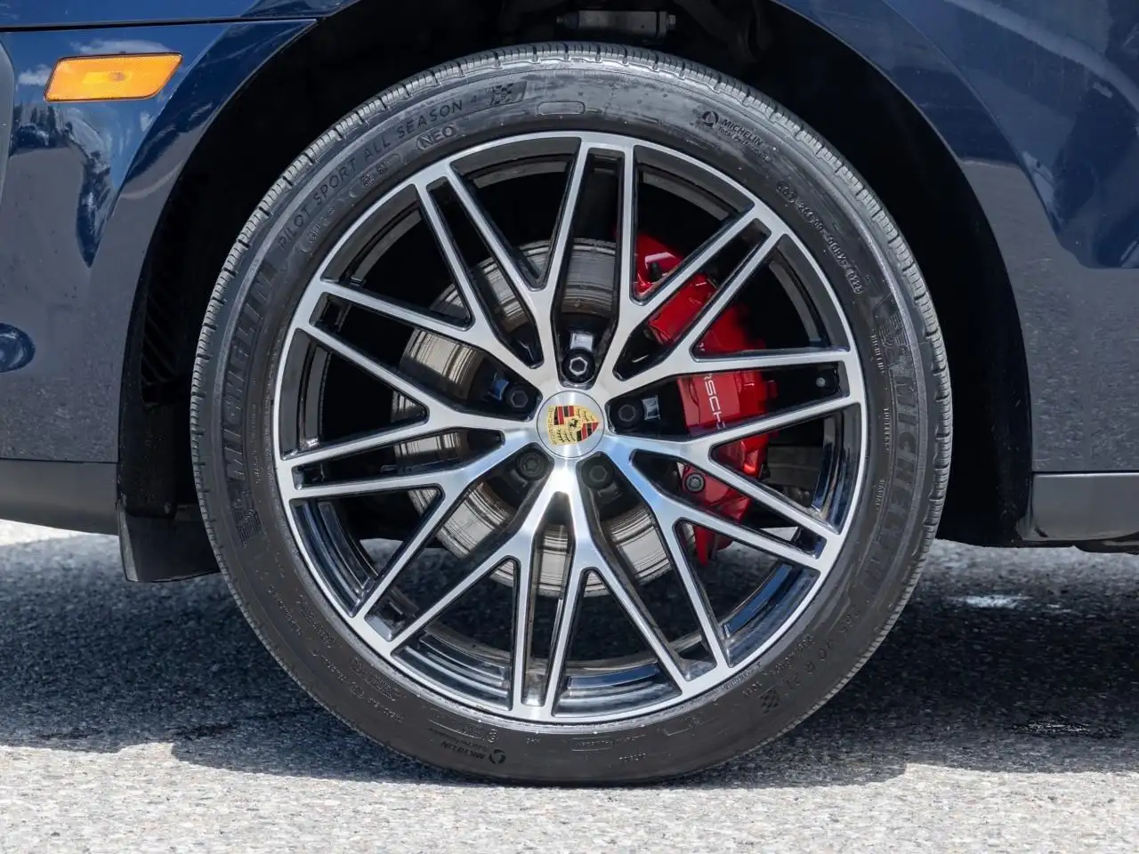 Porsche Macan photo Porsche Macan