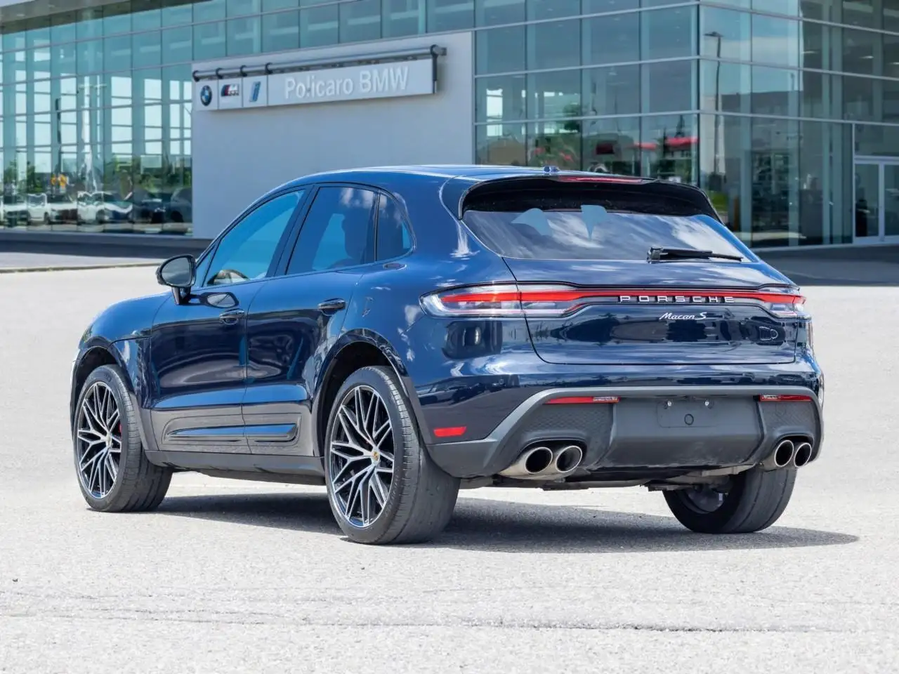 Porsche Macan photo Porsche Macan