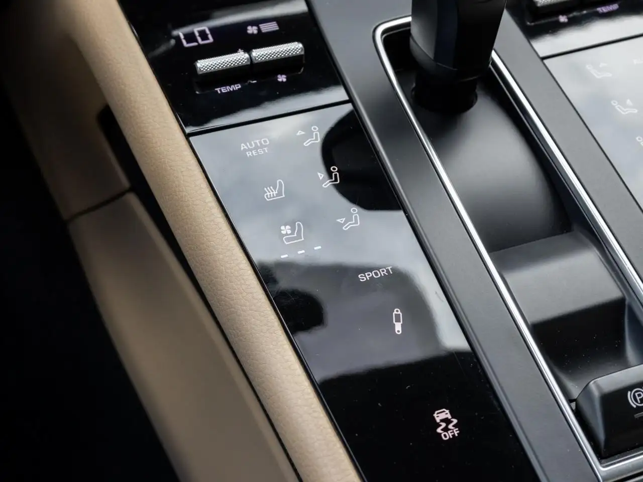 Porsche Macan photo Porsche Macan