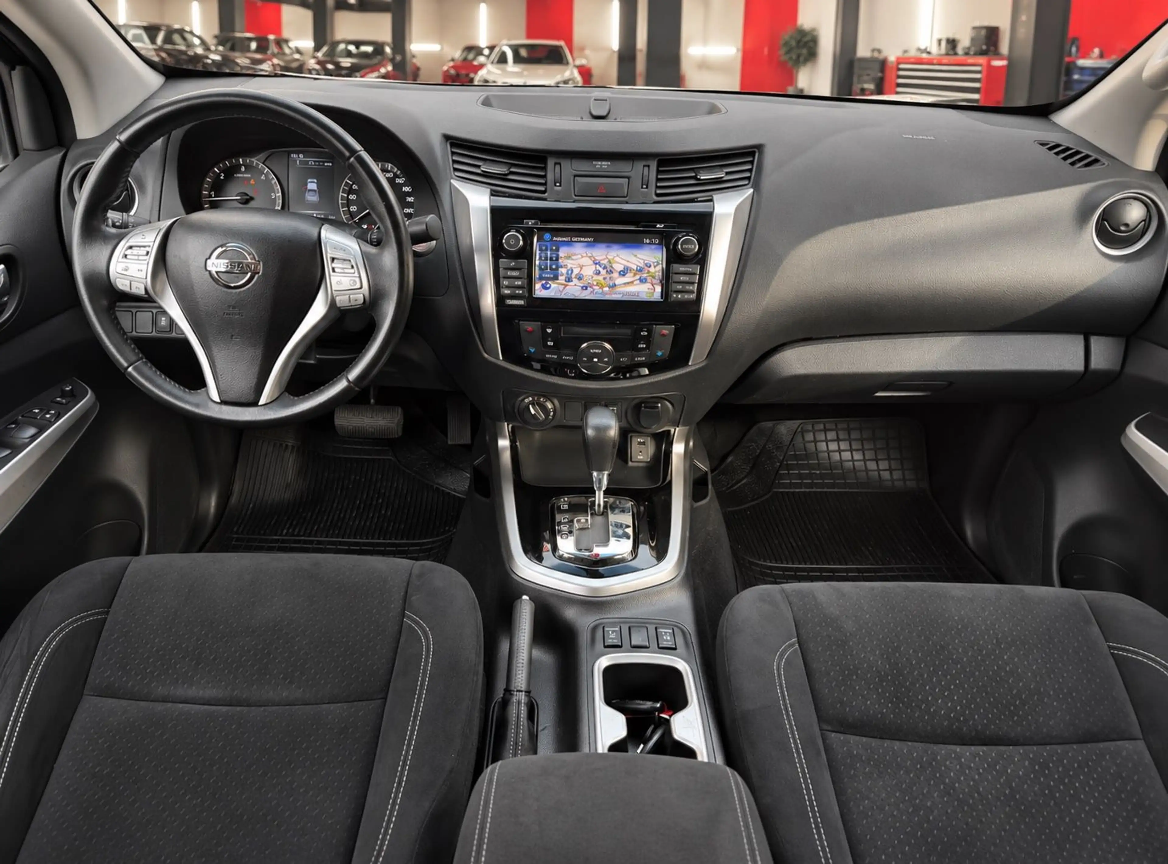 Nissan Navara NP300 N-Connecta Double Cab 4x4 — photo 14