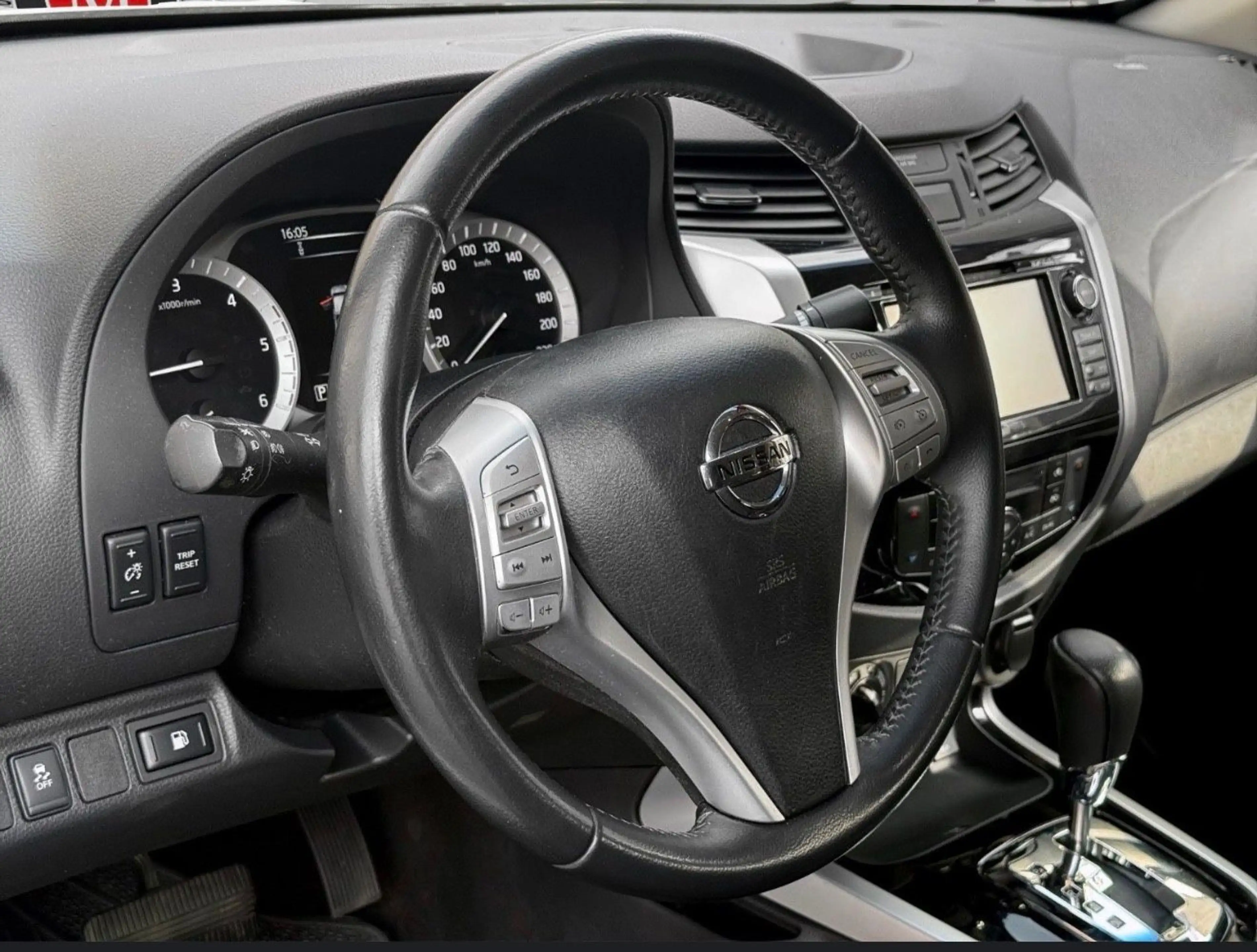 Nissan Navara NP300 N-Connecta Double Cab 4x4 — photo 15
