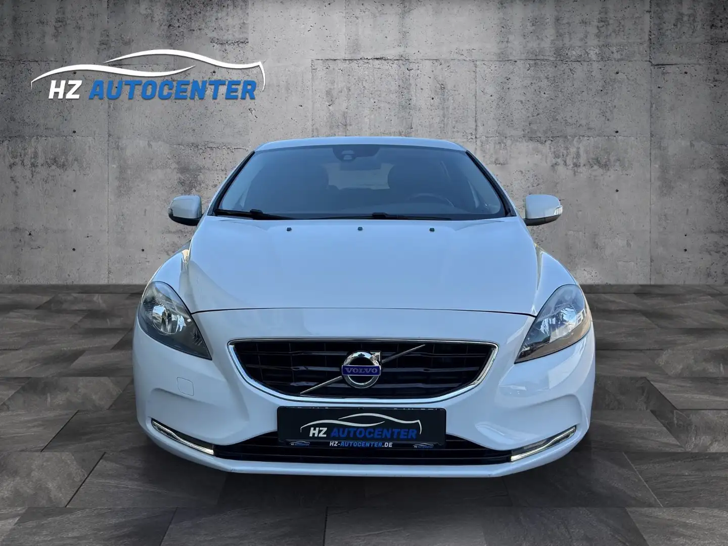 Volvo V40 Kinetic*LED*TEMPOMAT*SOUND*PDC*1.HAND*TOP Weiß - 2