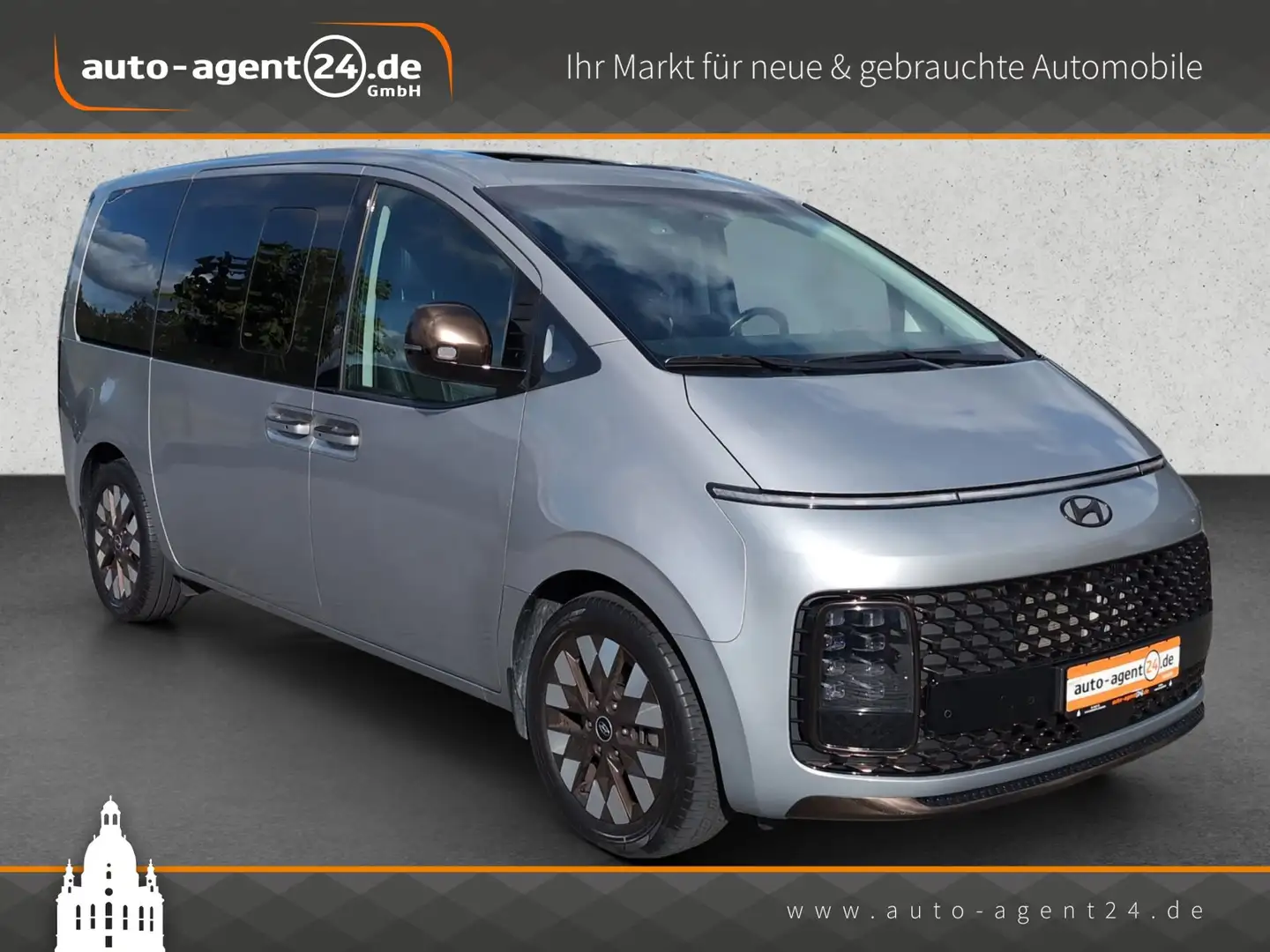 Hyundai STARIA 2.2 CRDi 4WD Signature/Pano/Relax/ACC/360 Silber - 1