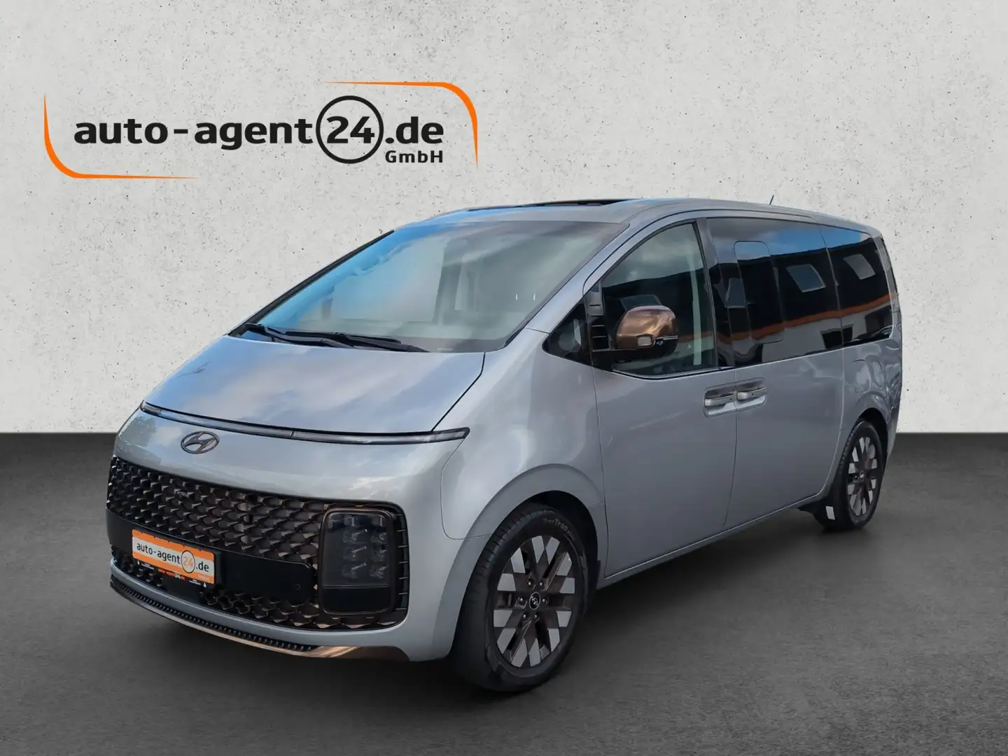 Hyundai STARIA 2.2 CRDi 4WD Signature/Pano/Relax/ACC/360 Silber - 2