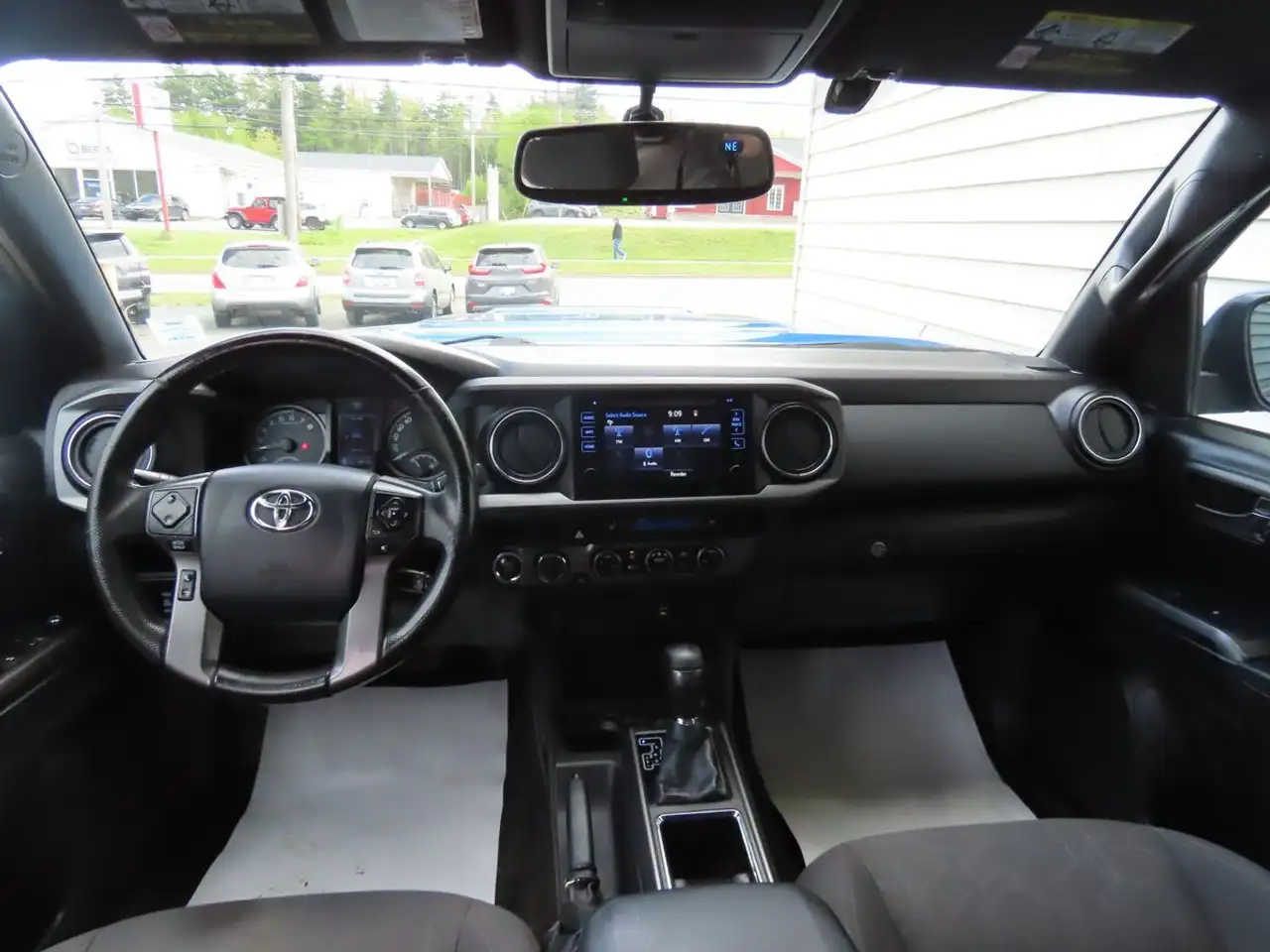 Toyota Tacoma снимка Toyota Tacoma