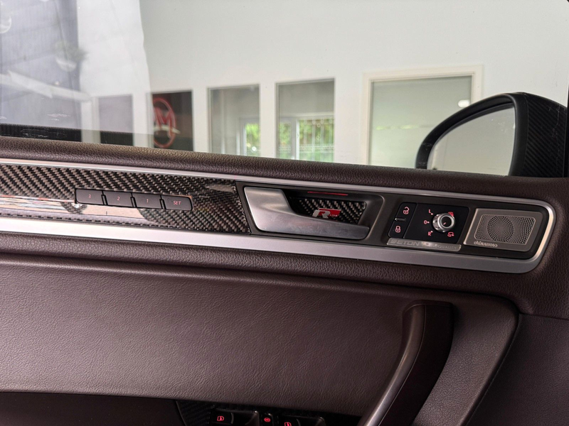 Volkswagen Touareg V6 FSI Exclusive R-Line/24Zoll+Dynaudio — photo 14
