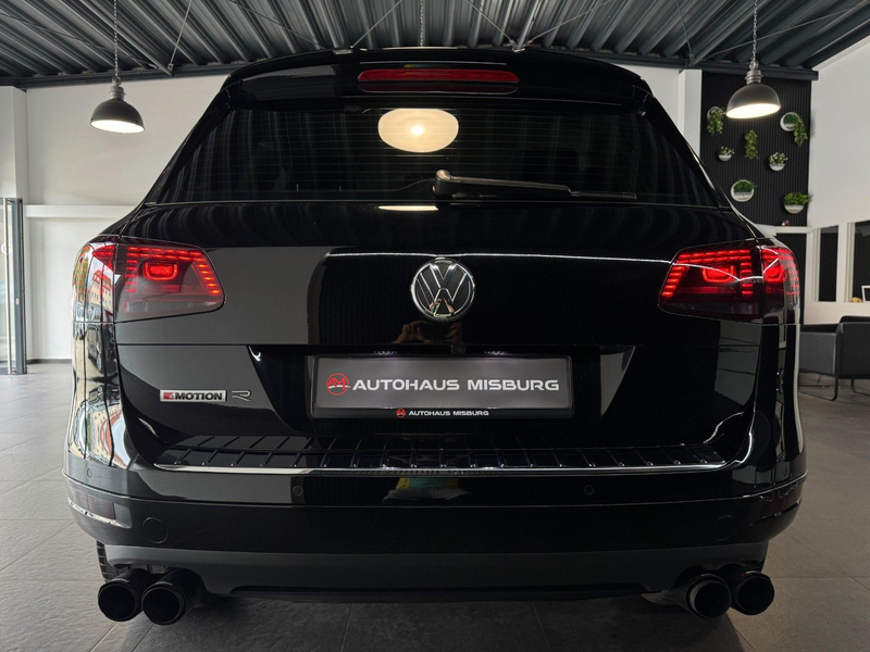 Volkswagen Touareg V6 FSI Exclusive R-Line/24Zoll+Dynaudio — photo 6