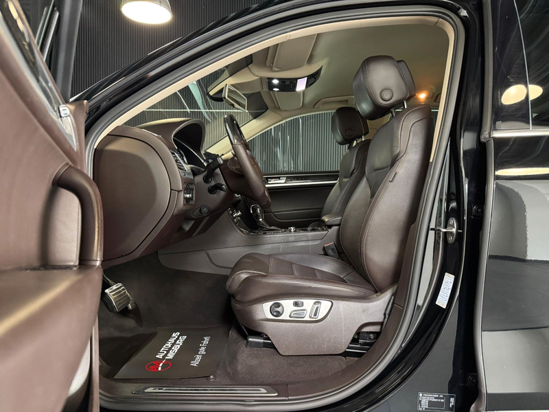 Volkswagen Touareg V6 FSI Exclusive R-Line/24Zoll+Dynaudio — photo 11
