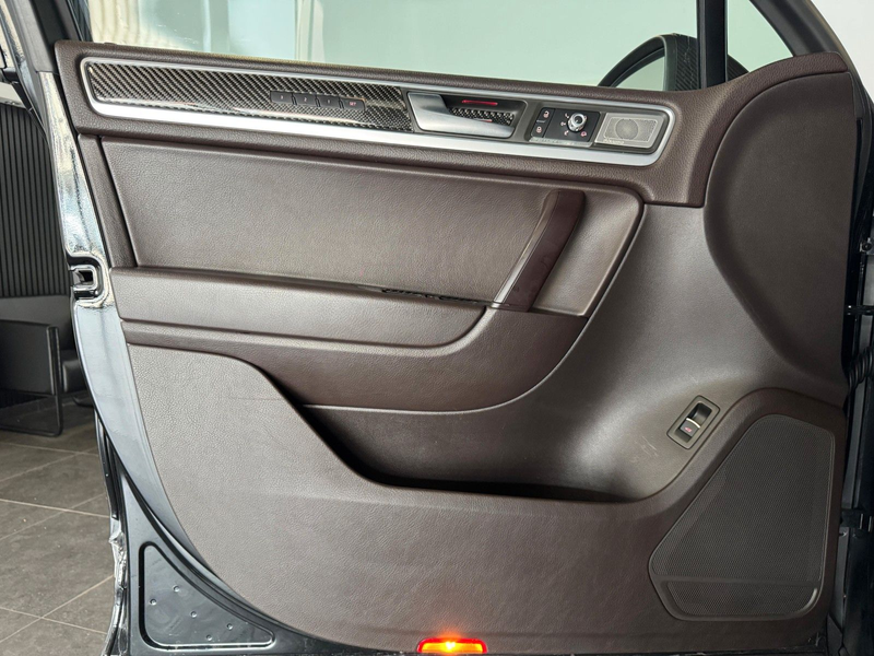Volkswagen Touareg V6 FSI Exclusive R-Line/24Zoll+Dynaudio — photo 13