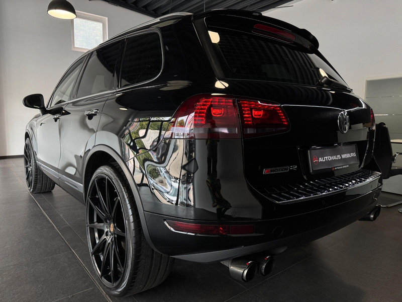 Volkswagen Touareg V6 FSI Exclusive R-Line/24Zoll+Dynaudio — photo 7
